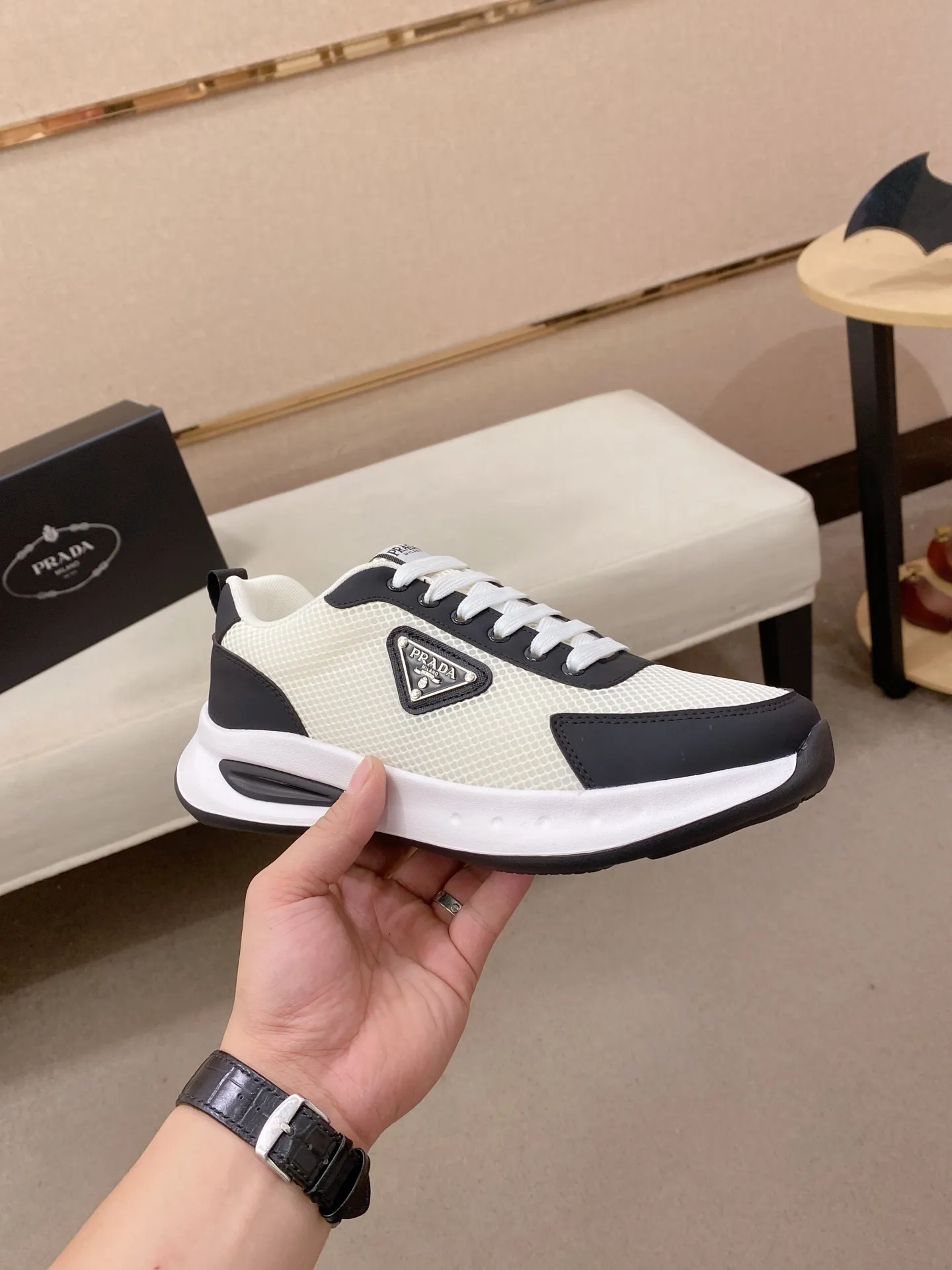 Men's men's shoes💰: 440💰[Prada～Prada] Trendy new styles are on the market. Same style as the official website. Counter quality. Original version. [Strong] [Strong] Imported selected first-layer cowhide. Comfortable and breathable sheepskin lining, fine workmanship, upper layer made of 100% pure cowhide, original last shape, comfortable on the feet, shoe sizes 38 to 44